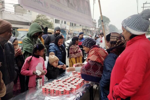 Kashyap Rajput Members Association and Kashyap Kranti organized a langar of hot milk in the memory of immortal martyr Baba Moti Ram Mehra.